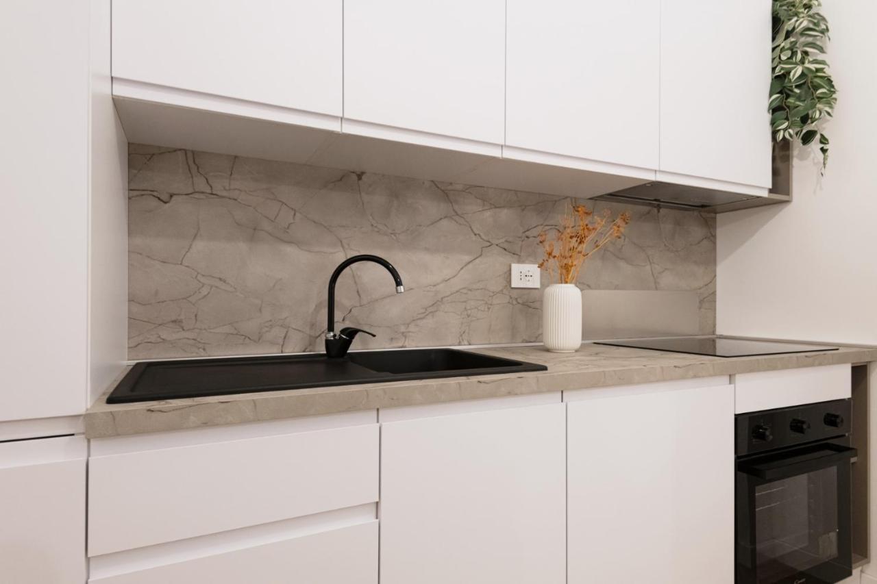 Easylife - Oasi Di Stile A 10Min Dal Duomo Apartment Milan Luaran gambar